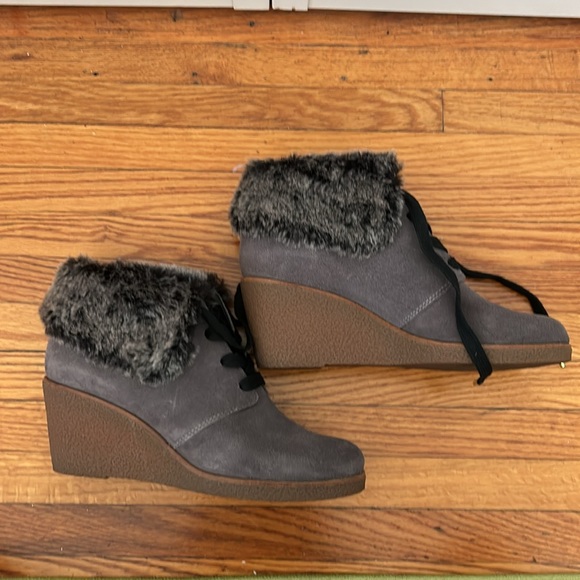 Cole Hann Coralie Wedge Suede Gray Faux Fur Boot - Picture 3 of 3